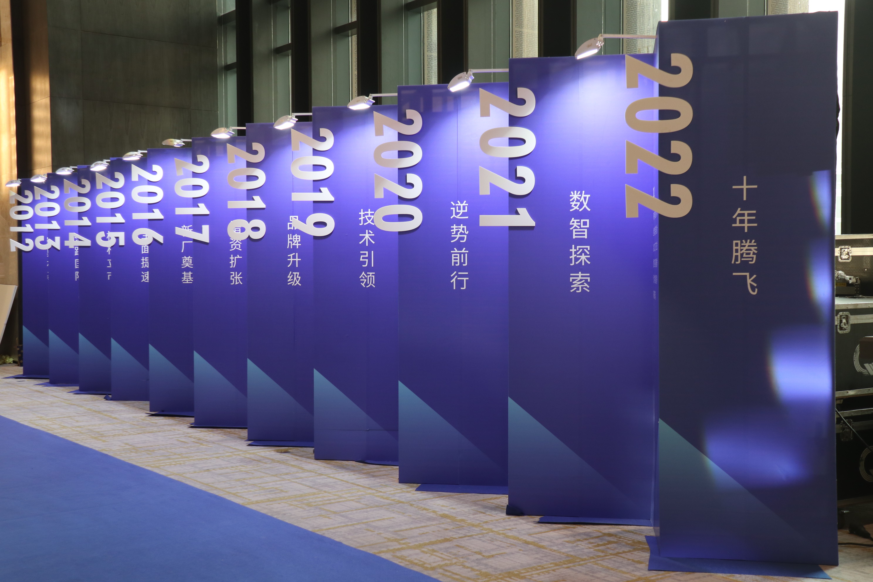 佛山五層家用電梯多少錢？辛格林電梯告訴你！